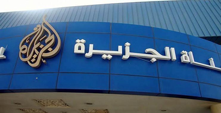 إعلامي شهير بقناة الجزيرة يكشف أسرار إغلاق مكتبها في تونس