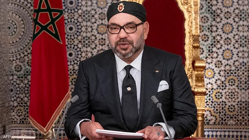 الملك يهنئ أوزين ويثني على العنصر