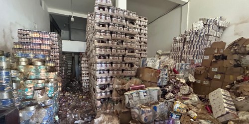 الدرك الملكي يداهم مستودعا سريا في طنجة لتزوير تواريخ صلاحية مواد غذائية معلبة