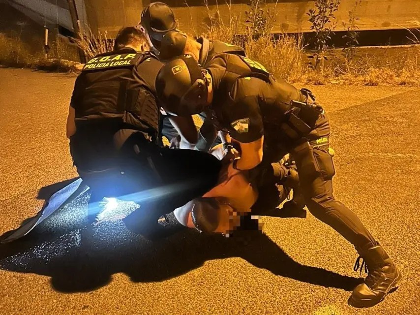 إسباني يزرع الرعب في شوارع إل إيخيدو.. مهاجر مغربي يتلقى رصاصات في الرأس أثناء محاولة نزع سلاحه