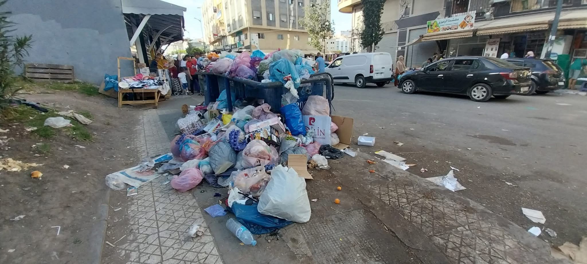 الأزبال تغرق أحياءً بطنجة وسط غضب من تراجع خدمات جمع النفايات قبل العيد (صور)