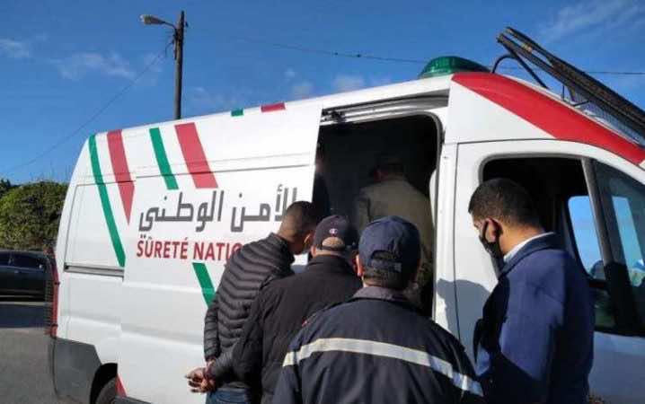 رشق سيارات بالشهب الاصطناعية خلال موكب زفاف يجر أربع شبان للتوقيف (فيديو)