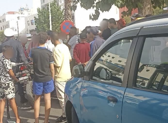 فوضى ومشادات بين مواطنين وسائقين بعد رفع تسعيرة “الطاكسي” بين مرتيل وتطوان (صور+فيديو)