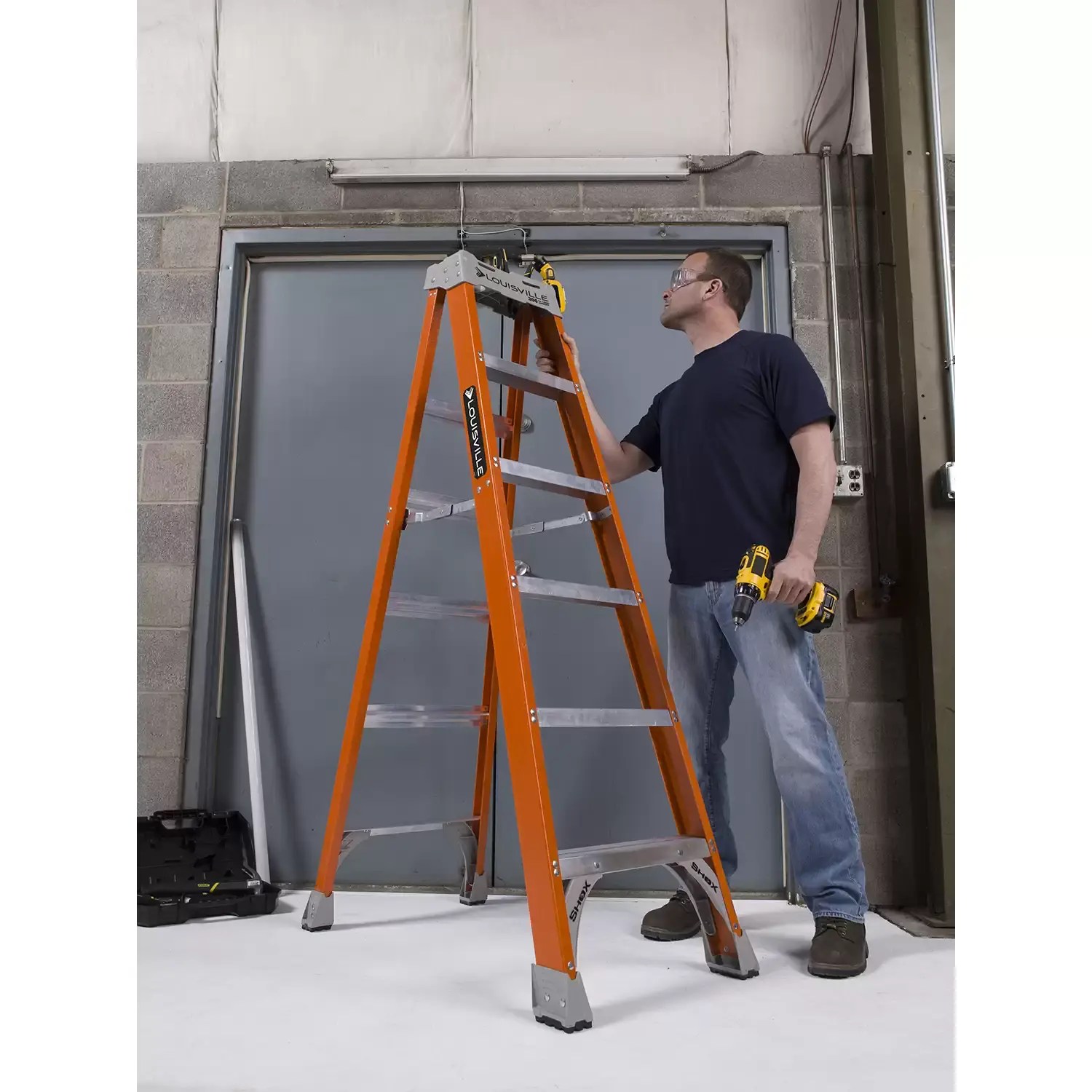 Louisville FS1506 6' Fiberglass Step Ladder, Type 1A 300lb Capacity
