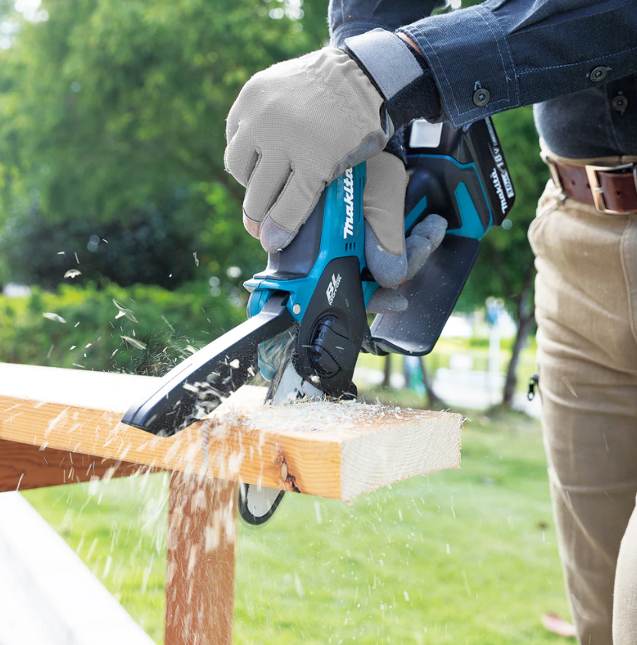 Makita DUC101SF 18V LXT Brushless Cordless 4" Pruning Saw Great for Small Cuts