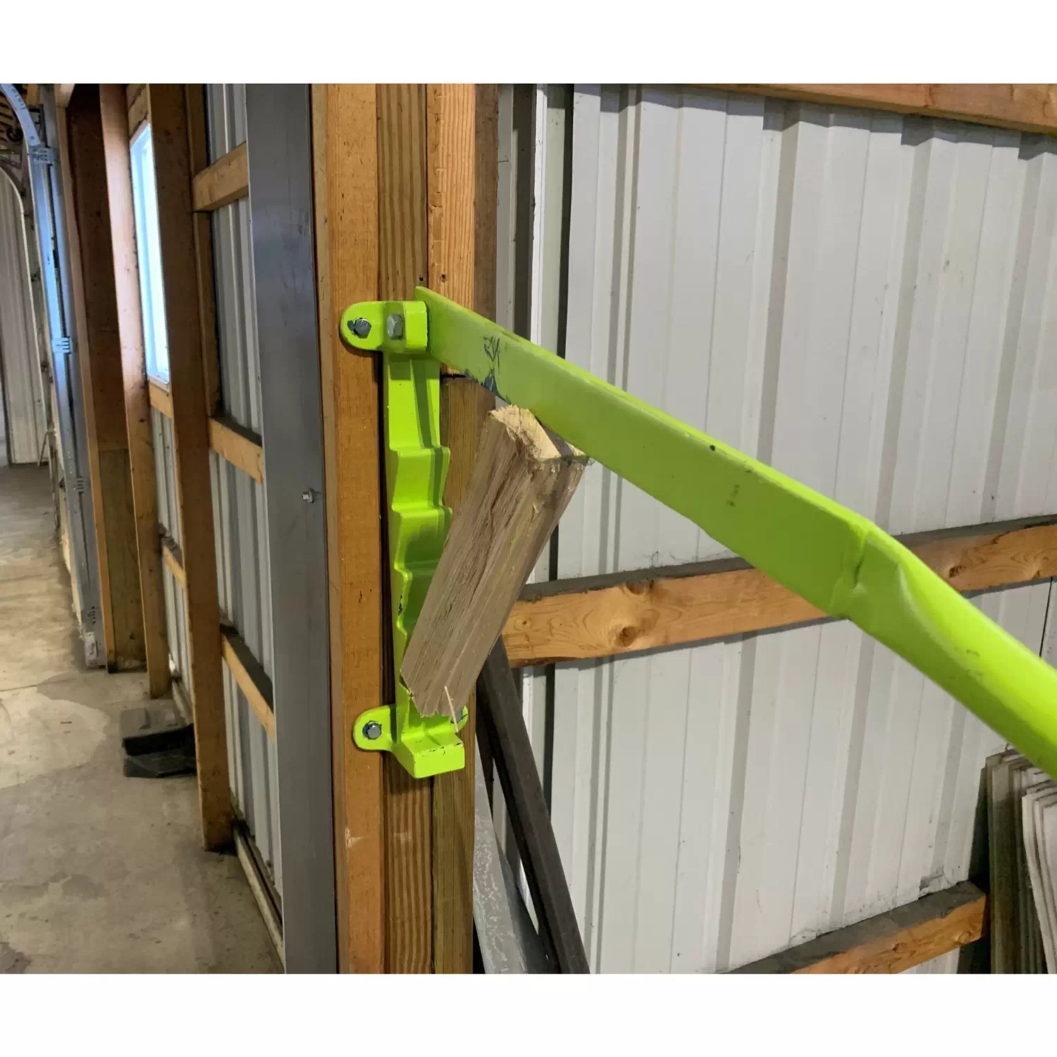 Timber Tuff TMW-87 Wall-Mounting Kindling Splitter with 24" Handle