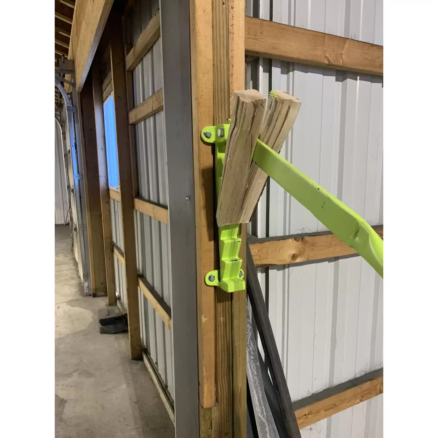 Timber Tuff TMW-87 Wall-Mounting Kindling Splitter with 24" Handle