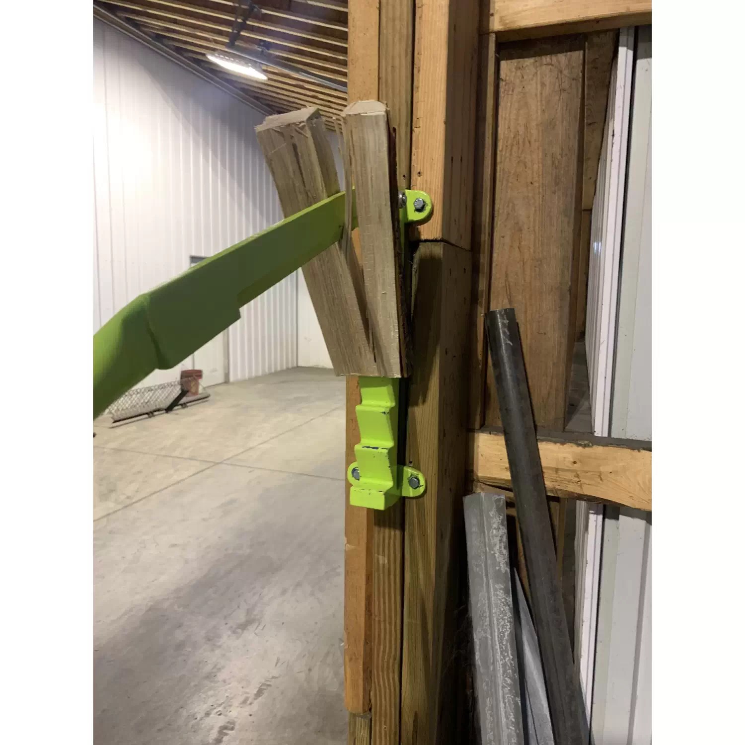 Timber Tuff TMW-87 Wall-Mounting Kindling Splitter with 24" Handle