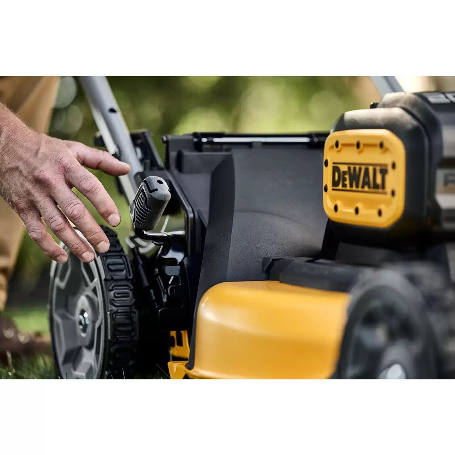 DEWALT DCMWSP256U2-CA 2X20V MAX XR 21" Brushless RWD Self-Propelled Lawn Mower Kit