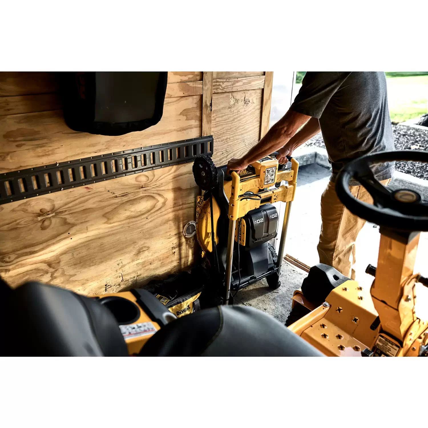 DEWALT DCMWSP256U2-CA 2X20V MAX XR 21" Brushless RWD Self-Propelled Lawn Mower Kit