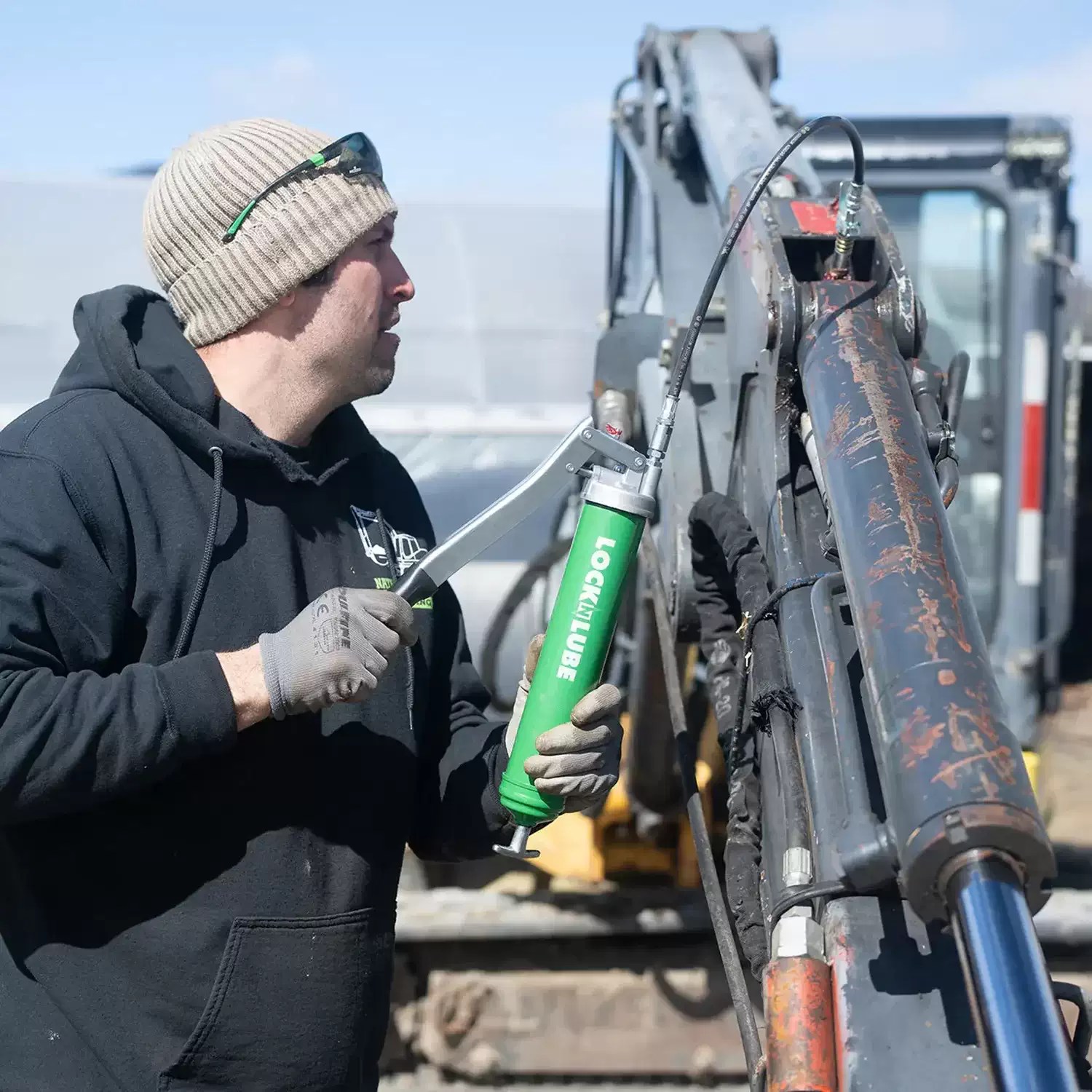 LockNLube LNL151 16 oz / 14.5 oz Heavy-Duty Lever Grease Gun (Green) with 20" Hose & Locking Coupler