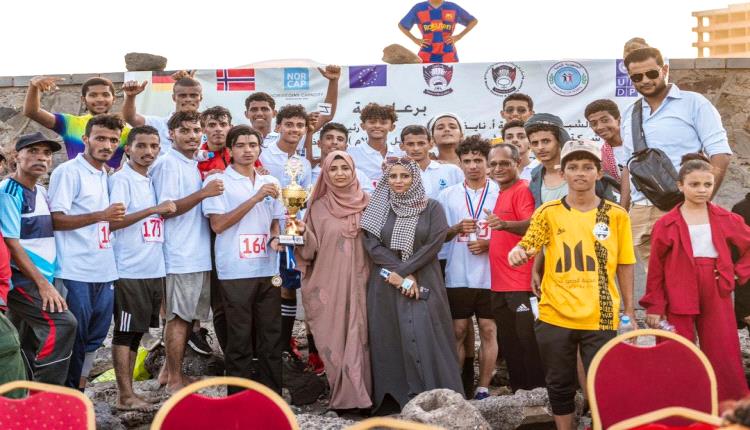 آلاف الخطوات تنسج لوحة السلام  تحت شعار طريقنا واحد وهدفنا السلام.. عدن تشهد سباق ماراثون