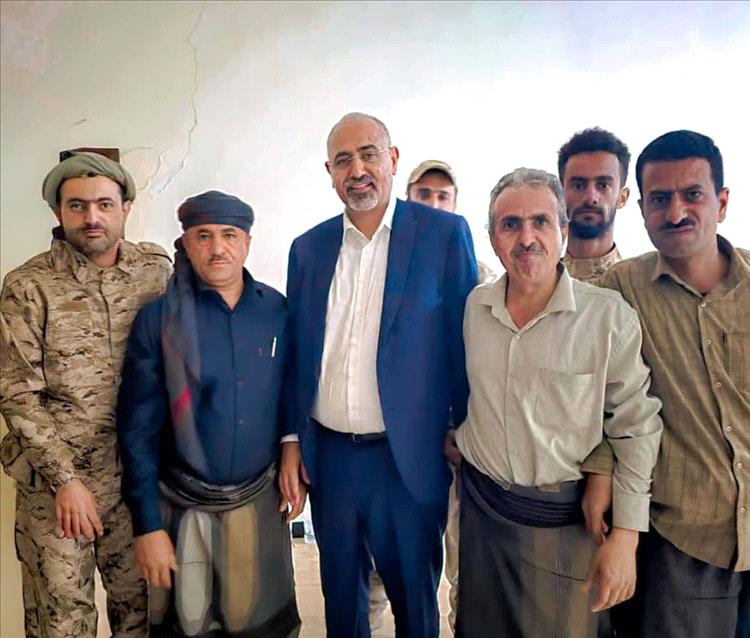اللواء الزبيدي يزور القيادي صلاح الشنفرة ( تفاصيل)