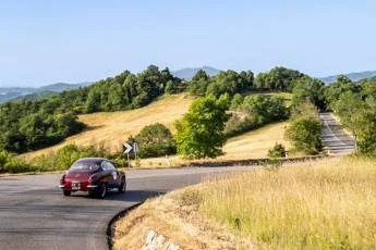 Mille Miglia: anticipo di caos e curve dove il buon senso prende la via più lunga Mille Miglia: anticipo di caos e curve dove il buon senso prende la via più lunga