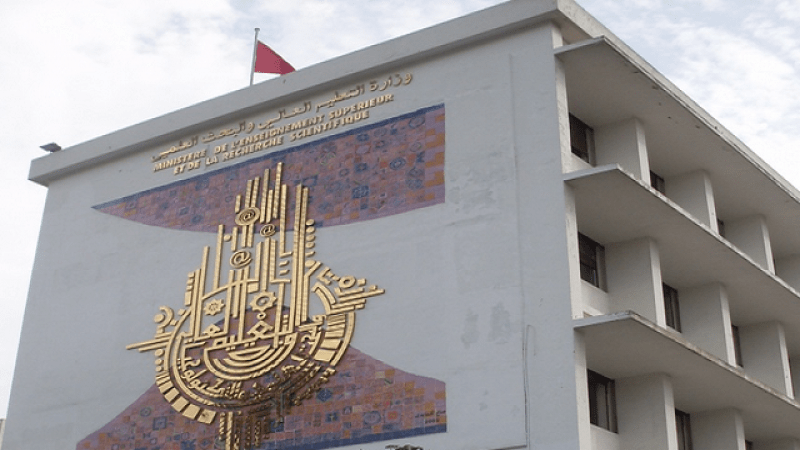 وزارة التعليم العالي تنفي اسناد منحة بــ 700 دينار لجميع الطلبة 