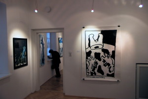 „Immer wenn ich versuche die Welt zu umarmen, bemerke ich, wie kurz meine Arme sind“, Galerie in der Schmiede, Linz/Pasching, 2003
