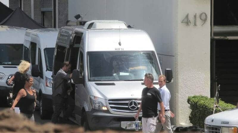 alex o'loughlin getting on van
