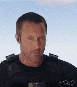 Alex O'Loughlin face