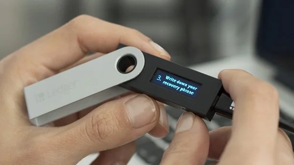 Beli safepal s1 cryptocurrency hardware wallet cold storage bitcoin eth terbaru di shopee. What S So Cool About Crypto Cold Storage A Look At Blockchain Wallets News