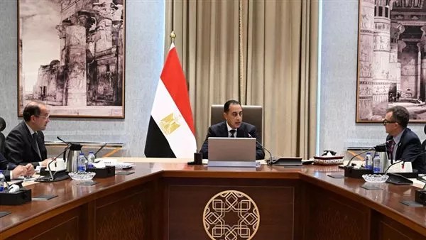رئيس الوزراء يتابع مستجدات إعداد برنامج التحول الاقتصادي الوطني رئيس الوزراء يتابع مستجدات إعداد برنامج التحول الاقتصادي الوطني