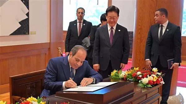 الرئيس السيسي ونظيره الكوري يشهدان توقيع اتفاقيات ومذكرات تفاهم بين البلدين الرئيس السيسي ونظيره الكوري يشهدان توقيع اتفاقيات ومذكرات تفاهم بين البلدين