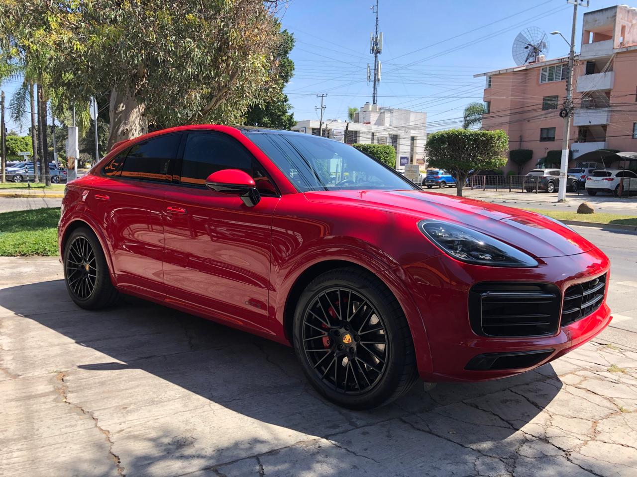 PORSCHE CAYENNE GTS COUPE 2021 ROJA