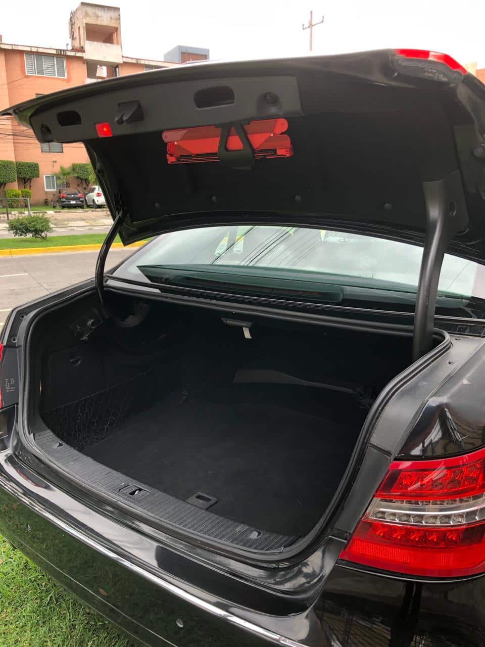 MERCEDES BENZ E350 2011