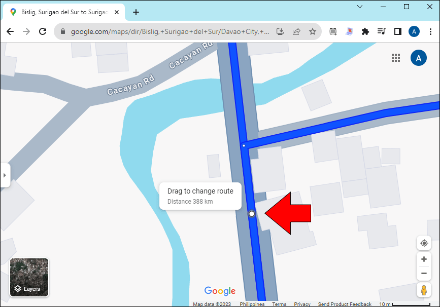 さらに曲がり角を追加したい場合は、地図に移動してルートをズームアウトします。地図上の白い点をドラッグして、曲がりたい場所に移動します。