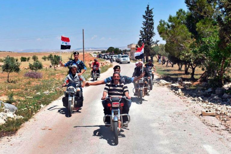 &ldquo;السر بالتوقيت&rdquo;.. نظام الأسد يمنح شبان ريف حمص &ldquo;كف بحث نهائي&rdquo;