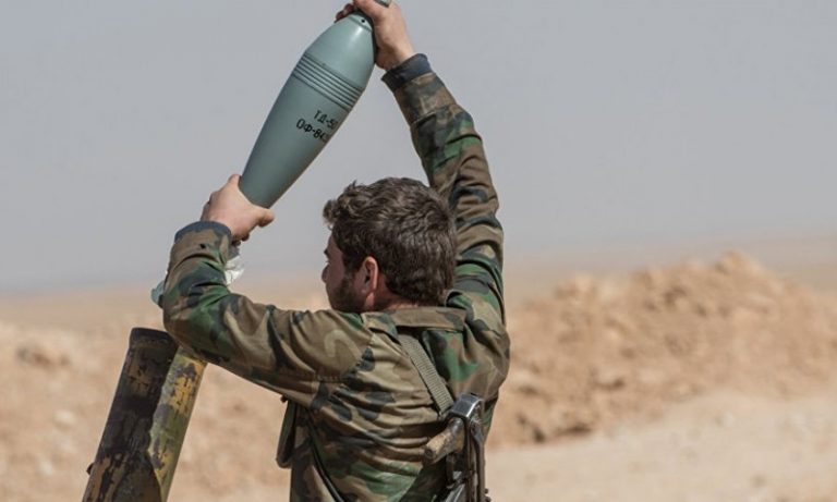 قذائف نظام الأسد تحرق مساحات من حقول القمح بريف حماة قذائف نظام الأسد تحرق مساحات من حقول القمح بريف حماة