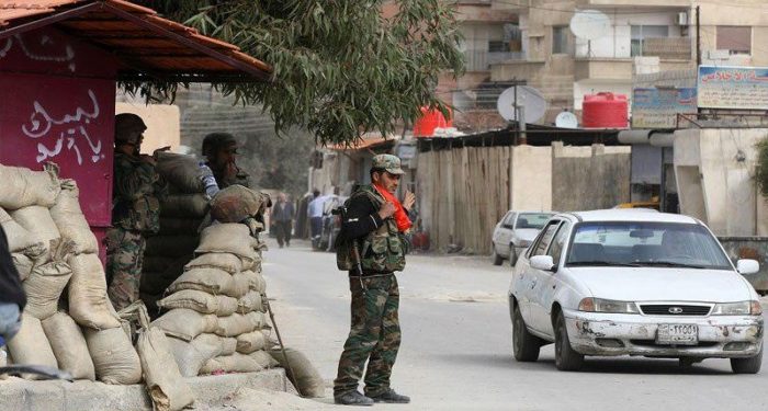 بعد حصار تام.. النظام يزيل السواتر الترابية ويفتح طرقات مدينة درعا