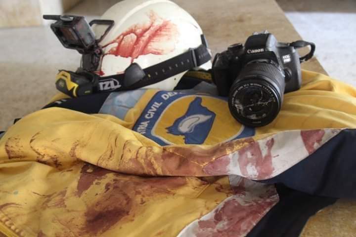 “وثق لحظاته الأخيرة”.. “الدفاع المدني” ينعي إعلامياً قتل بقصف ريف إدلب “وثق لحظاته الأخيرة”.. “الدفاع المدني” ينعي إعلامياً قتل بقصف ريف إدلب