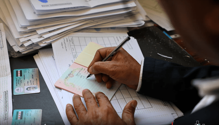 ريف حلب.. بطاقات عائلية موحدة في مواجهة أزمة الوثائق الرسمية