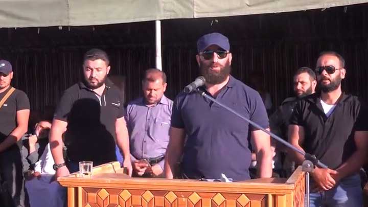 درعا.. &ldquo;شعبة المخابرات&rdquo; تسلّم مقاتلي العودة رواتب بالدولار