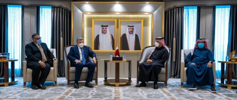 شخصيات من المعارضة تثير تساؤلات بزيارة &ldquo;لافتة&rdquo; إلى قطر