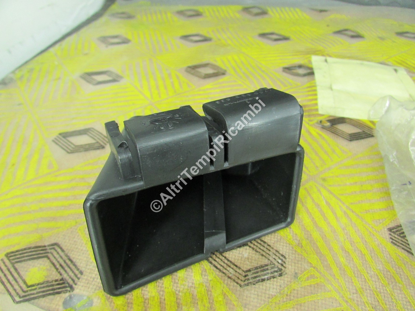 SUPPORTO RENAULT R4 - R5 - R9 - R11 - R18 7700655836