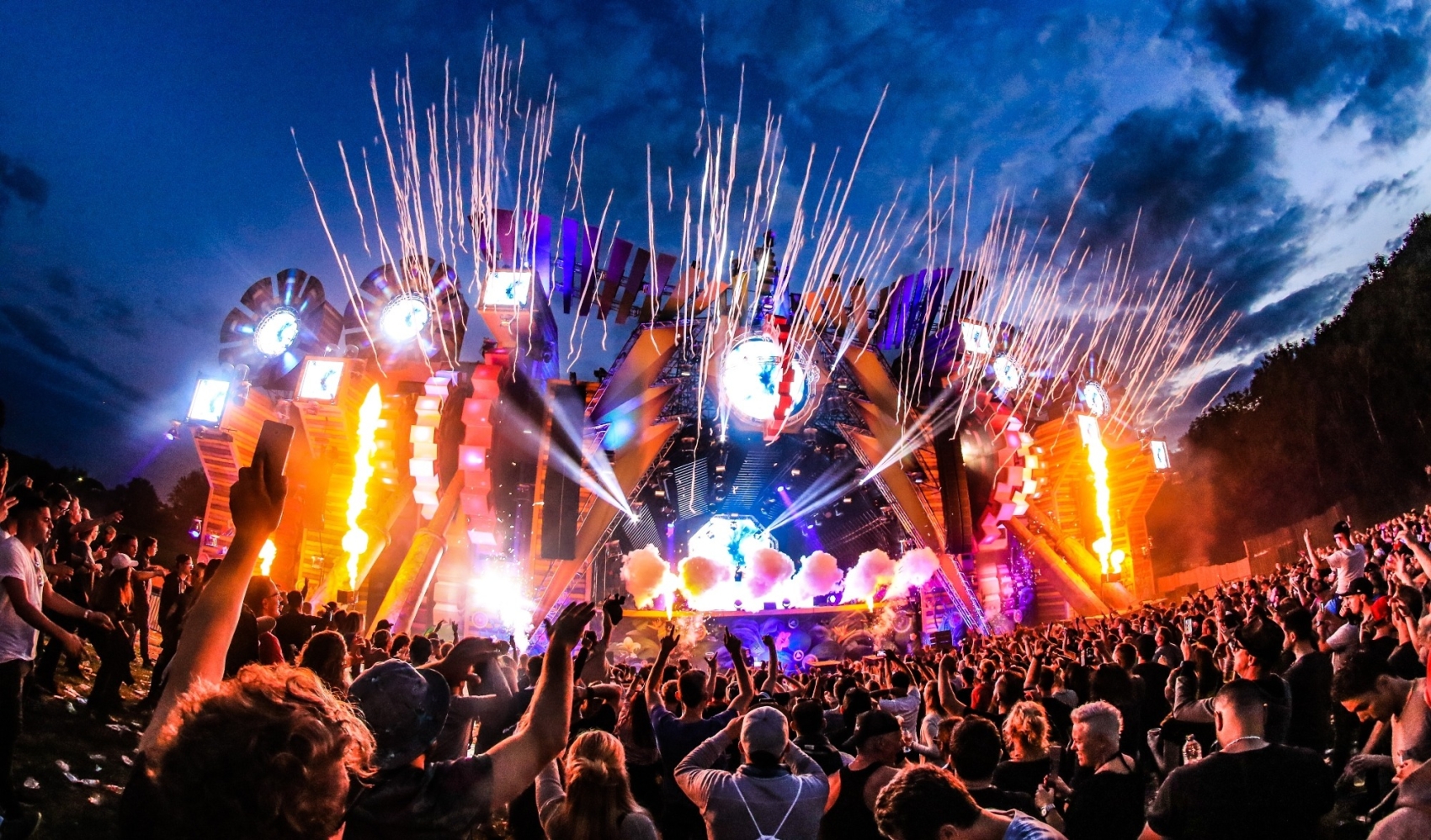 Dance Valley with Underworld to close in valley Spaarnwoude