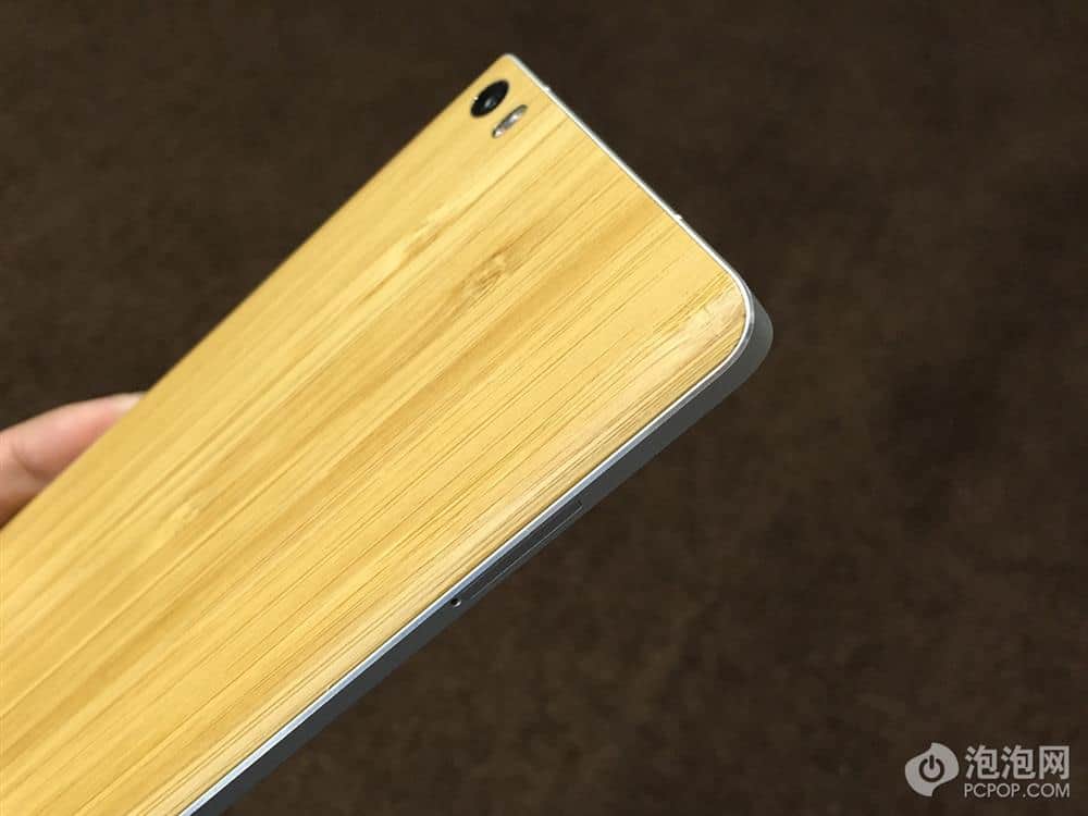 Bamboo version of xiaomi mi note gets the hands-on treatment