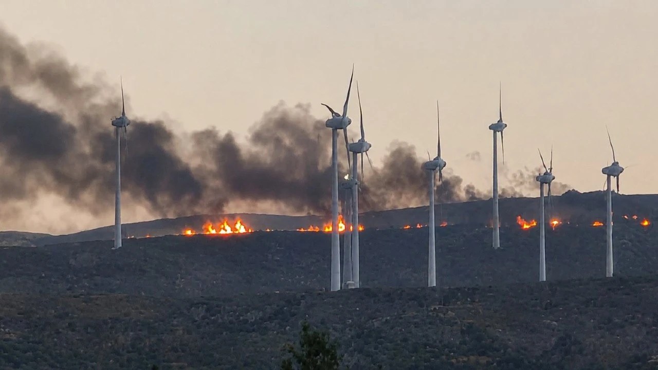 Σητεία: Ολονύχτια η μάχη των πυροσβεστών - Χωρίς ενεργό μέτωπο η πυρκαγιά