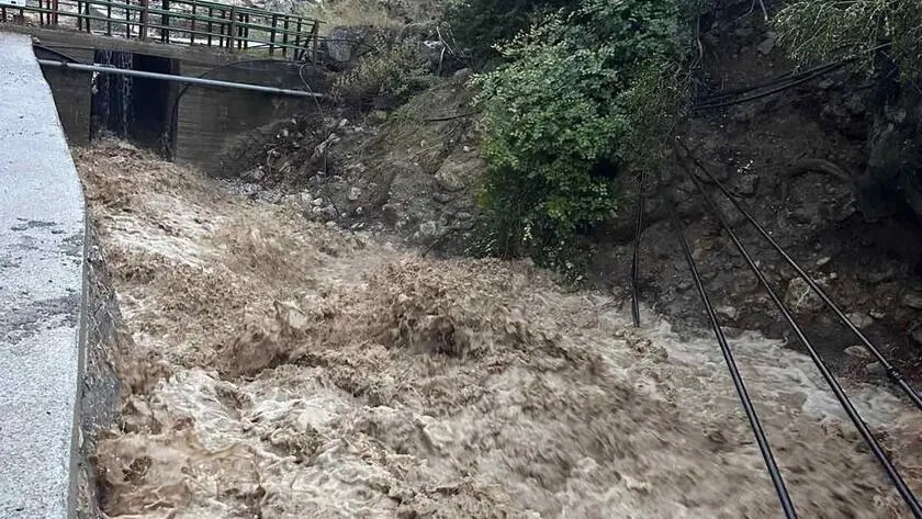Προβλήματα λόγω κακοκαιρίας στο Αμάρι: Κλειστοί δρόμοι, κατολισθήσεις και ορμητικοί χείμαρροι