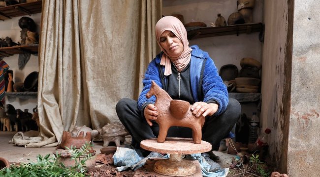 بالصور : فخار سجنان يثبت أن الذاكرة تُصنع باليد والقلب