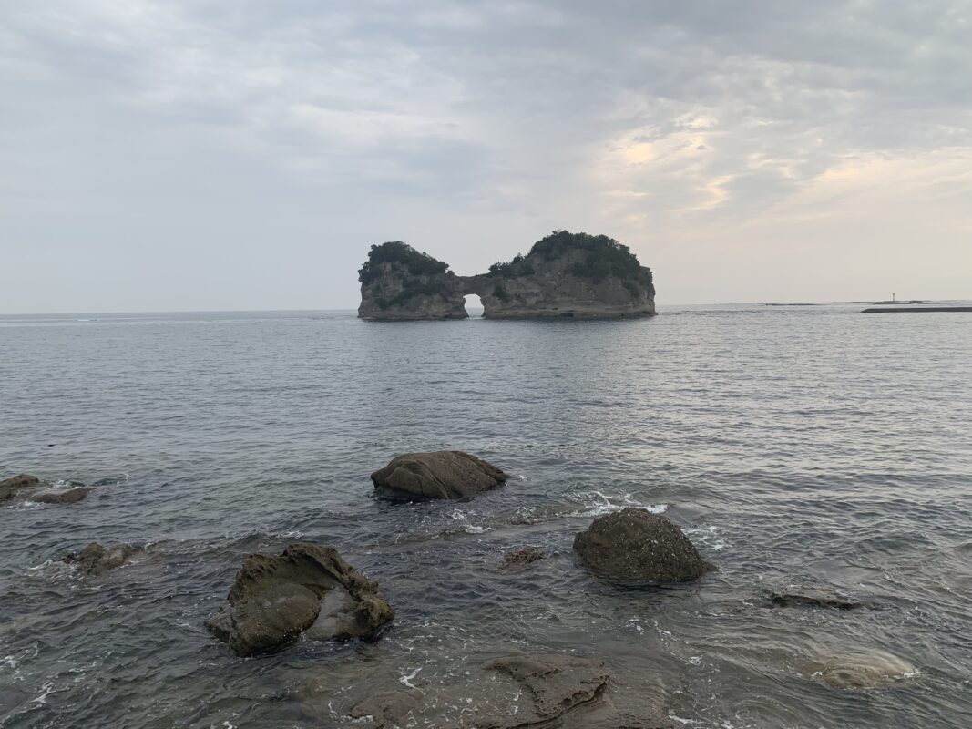 円月島