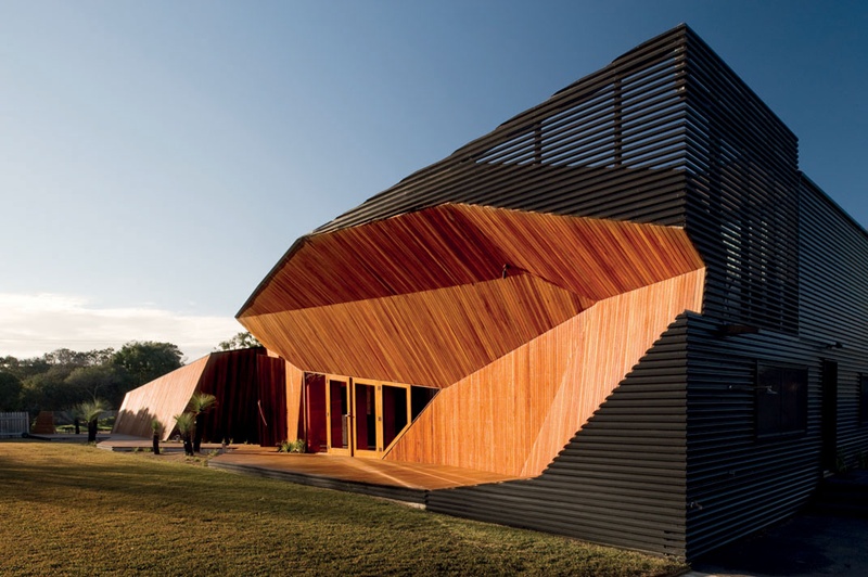 LETTERBOX HOUSE / by McBride Charles Ryan