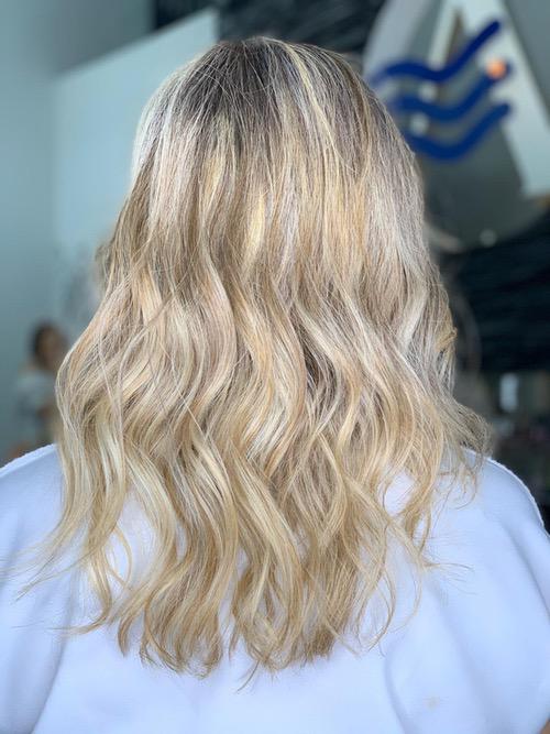 At hair salon Armandeus we take color correction very seriously. Take a look at this before and after