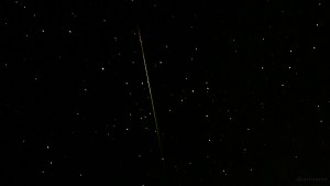 Meteor oberhalb von Kassiopeia - 13. August 2015 um 00:12 Uhr