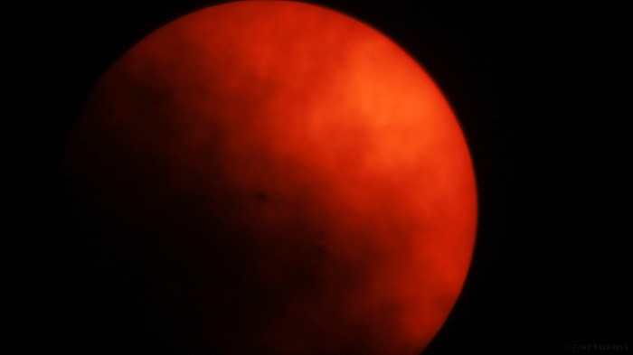 Sonne mit Sonnenflecken hinter Wolken - 4. September 2017, 13:25 Uhr