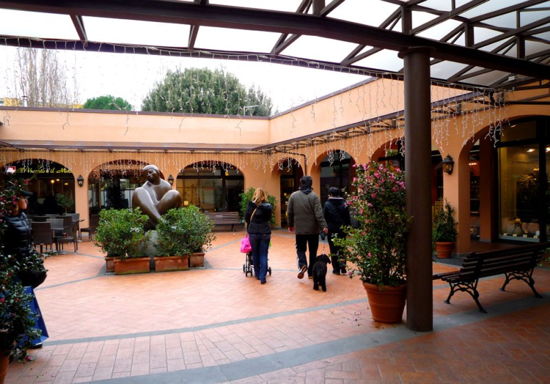 Via Gioberti internal stores