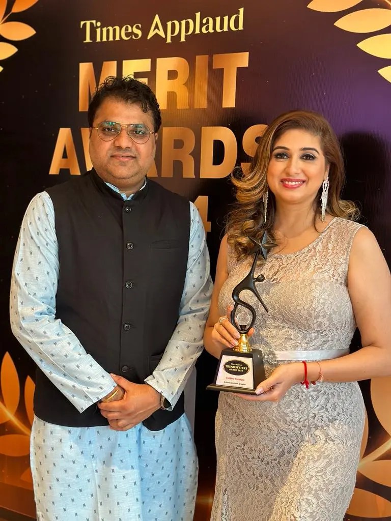 Pandit Kapil Sharma With getting award by hema malini