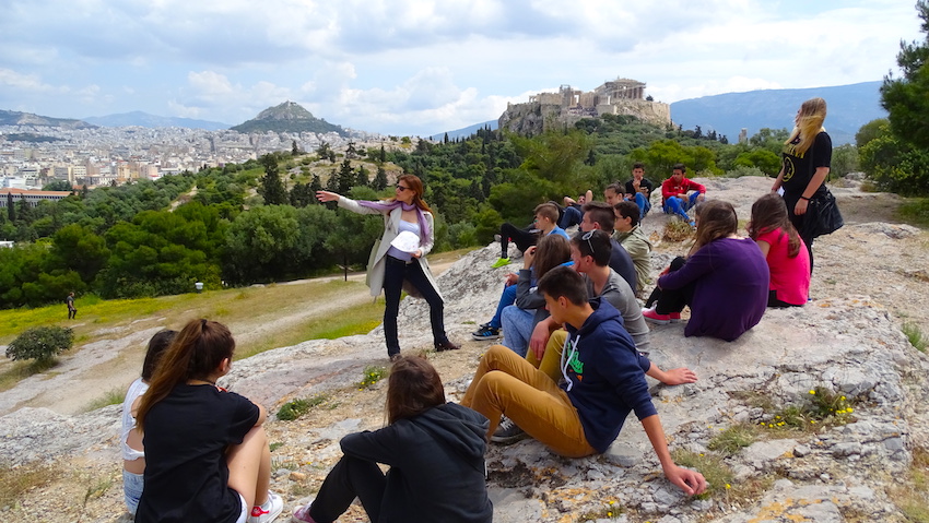 The association of licensed tourist guides has 1500 members that work all over greece, undertaking programs and visits for schools, educational institutions, travel agencies, various organizations and individual visitors. Athens Tour Guide
