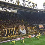 Die Dortmunder Südtribüne feiert Jürgen Klopp (Foto: athletic-brandao.de)